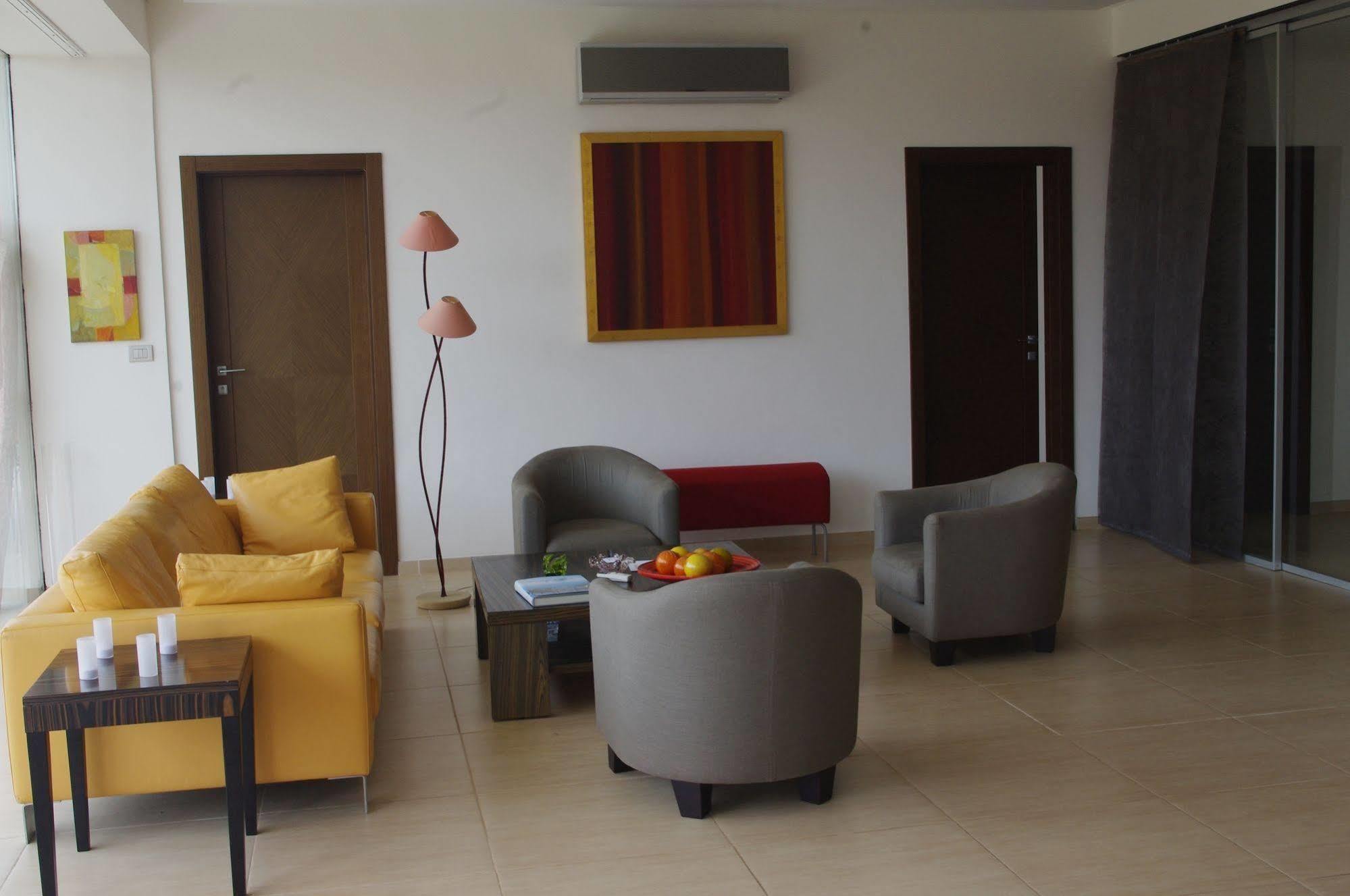 Hotel Maison Rouge Cotonou Exterior foto